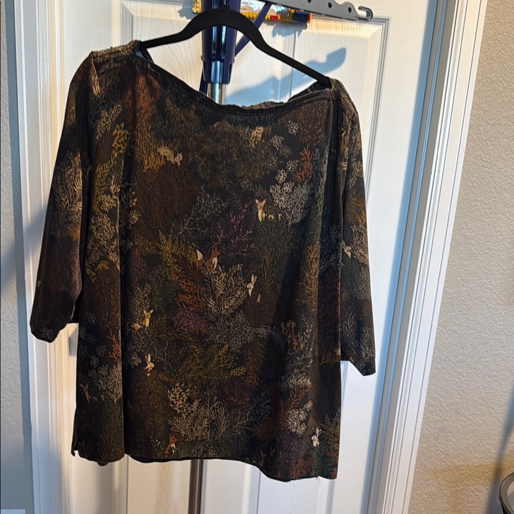 Christopher & Banks Forest Patterned quarter length sleeves Top. Size 2X